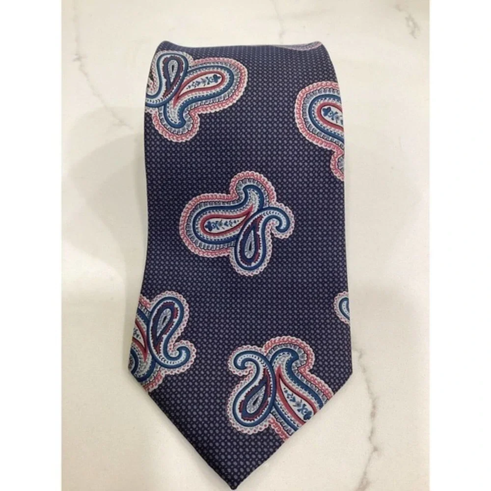 Meeting Street Gentlemen Clothiers Designer 100% Silk Gray Paisley Men’s TIE‎